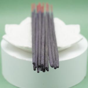 Bastoncini di incenso naturale arrotolati a mano Blue Lotus e Oudh