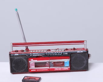 Miniatura de casa de muñecas con reproductor de casetes y radio a escala 1:12, color rojo retro 1/12