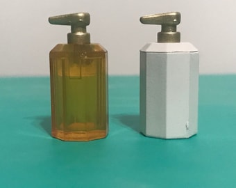 1:6 scale soap dispenser modern bathroom decor toothbrush holder 1/6 scaled