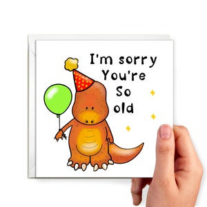 Carte d'anniversaire drôle de dinosaure, je suis désolé que vous soyez si vieux, avec un petit t-rex mignon triste tenant un ballon