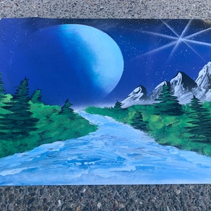 Cartel de pintura en aerosol hecho a mano río de las montañas