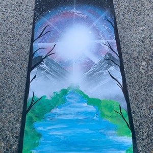 Cartel de pintura en aerosol hecho a mano de viaje al río