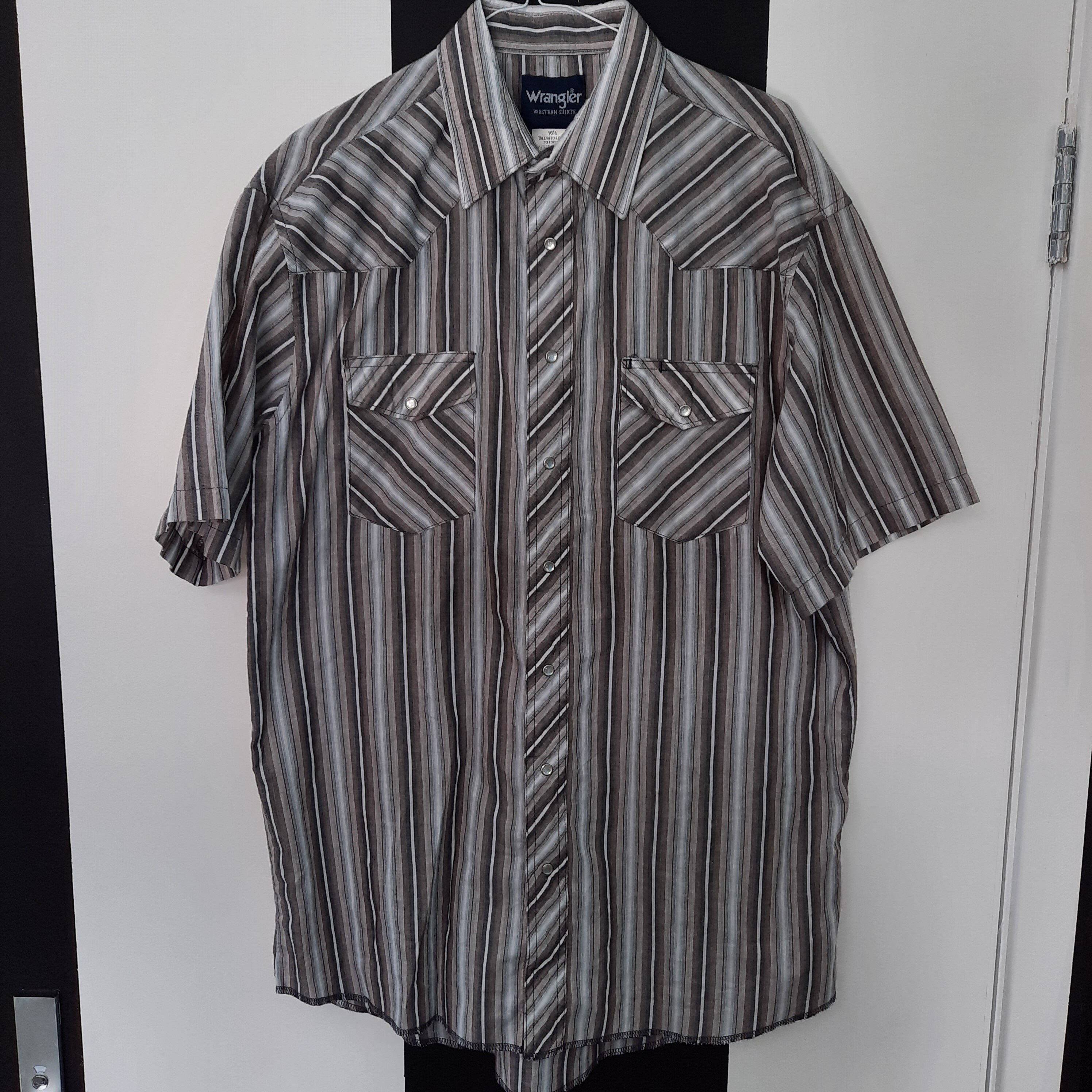 Image of Vintage Mens Wrangler Grey Striped Western Shirt - Xl Cowboy/Ranch Wear -Quality Retro Menswear