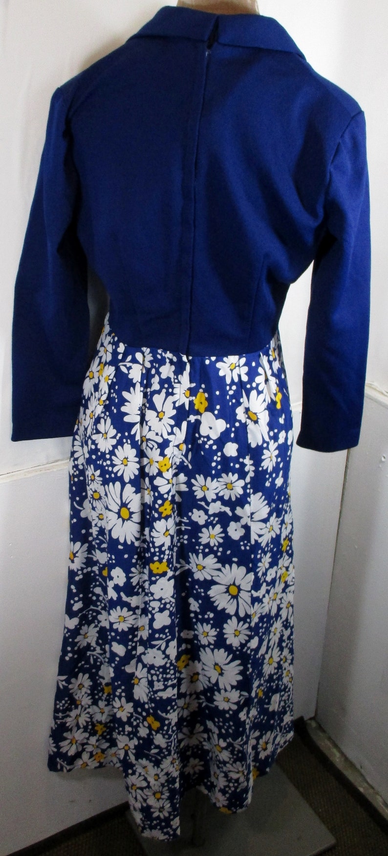 With Bow Front Collar Floral Skirt 1970s Vintage Womens Blue Shirt Dress Small Size 12 Bust 38 Quality Vintage Fashion Women S Clothing Clothing Valresa Com