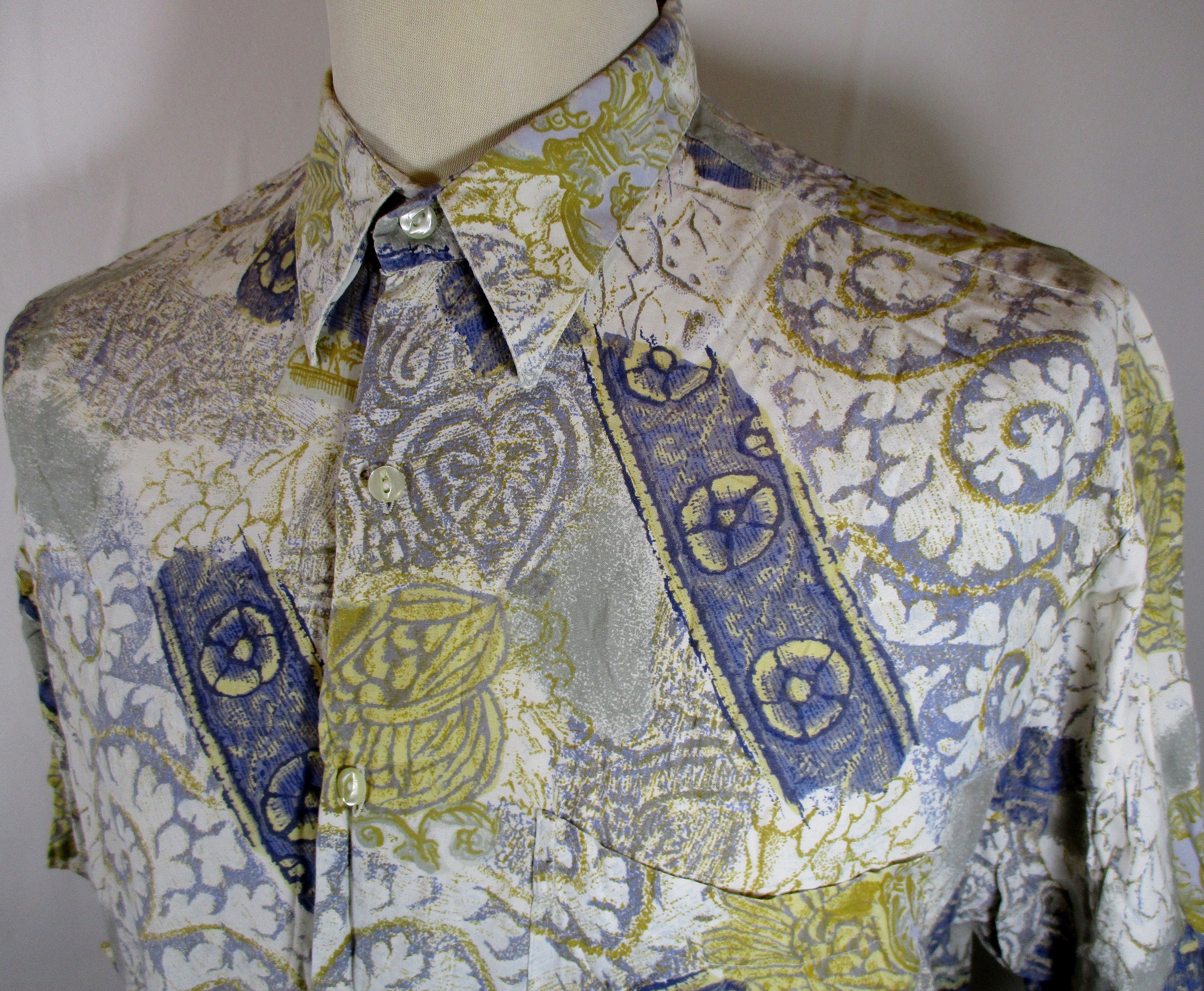 Image of Vintage Mens 1980S Blue & Gold Floral Print Shirt Large 44" Chest | 42-44 Classical/Renaissance/Bold Pattern -Quality Retro Menswear