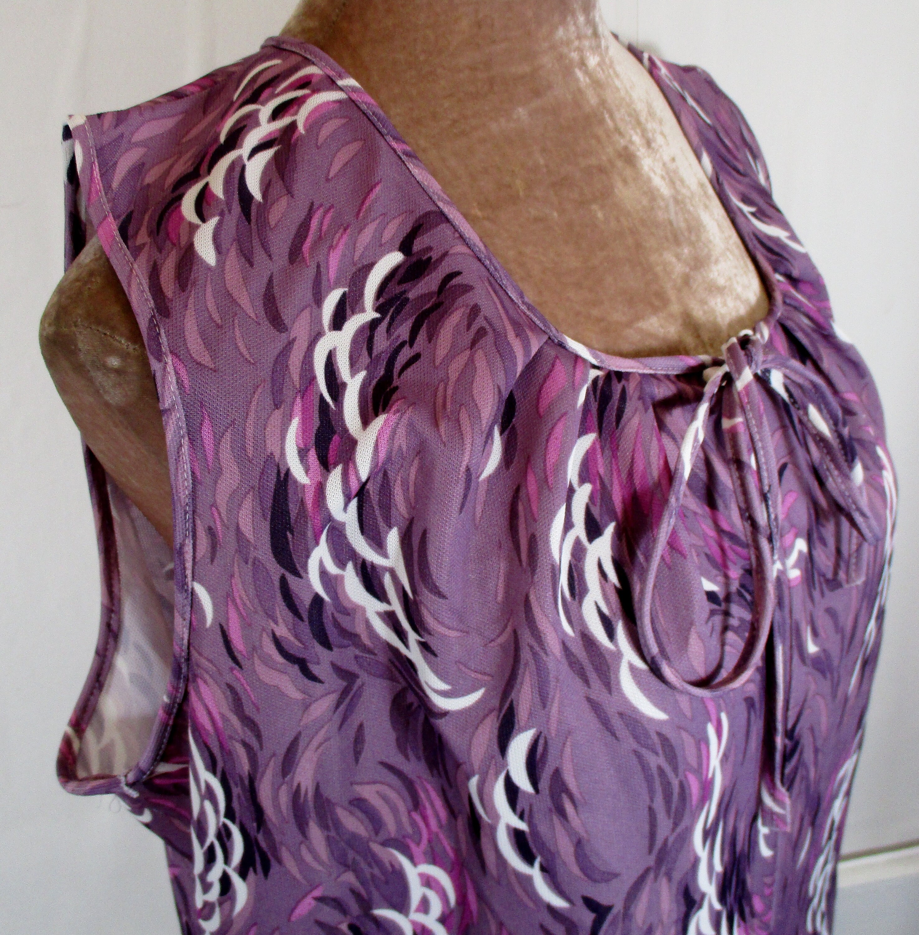 Image of S Vintage Womens Purple Bold Print Long Sleeveless Dress Medium Size  | Bust " Retro/Summer -Quality Fashion