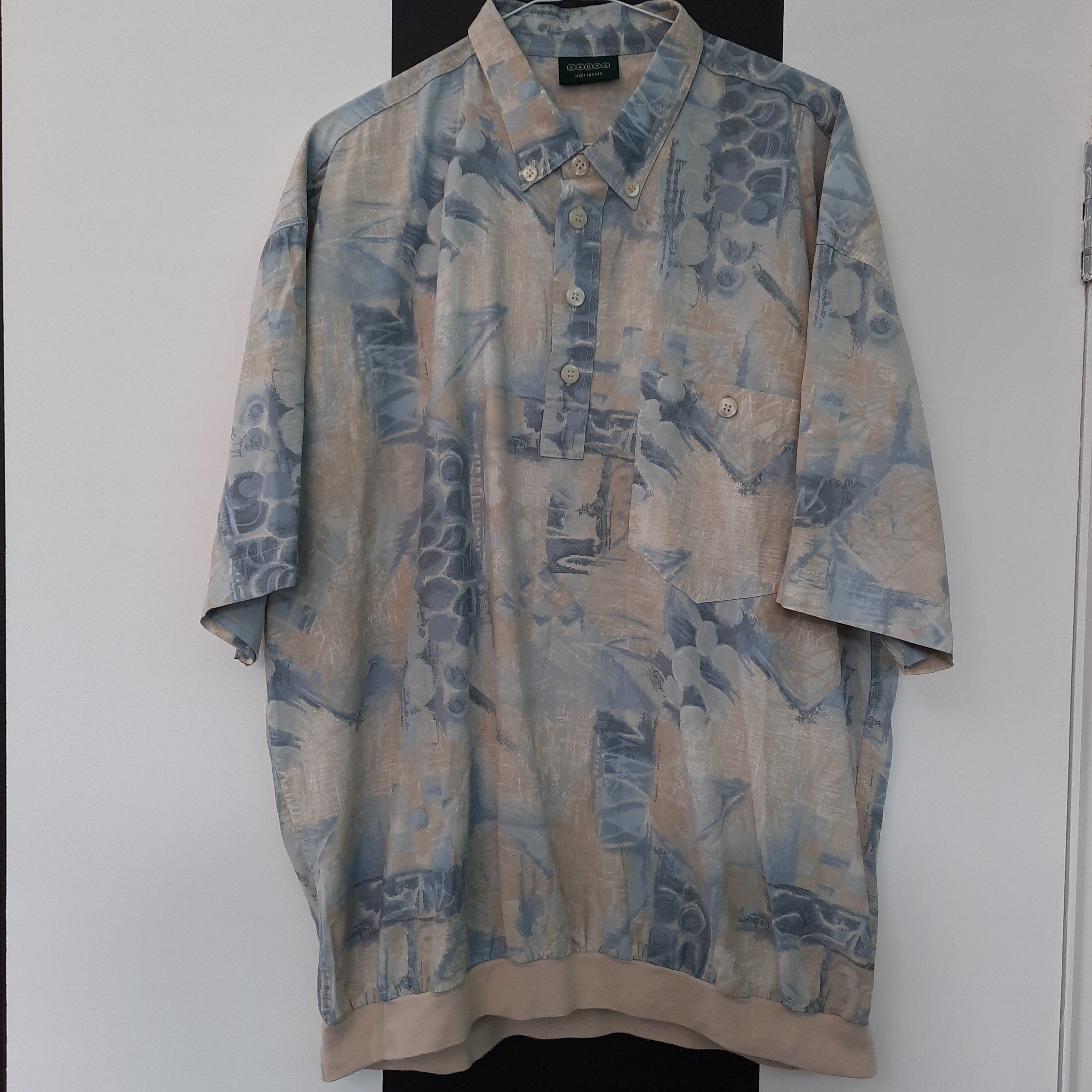 Image of Vintage Mens 1980S Pastel Blue Abstract Pattern Tennis Shirt - Xl Bold/Crazy Print/Hawaiian-Quality Menswear