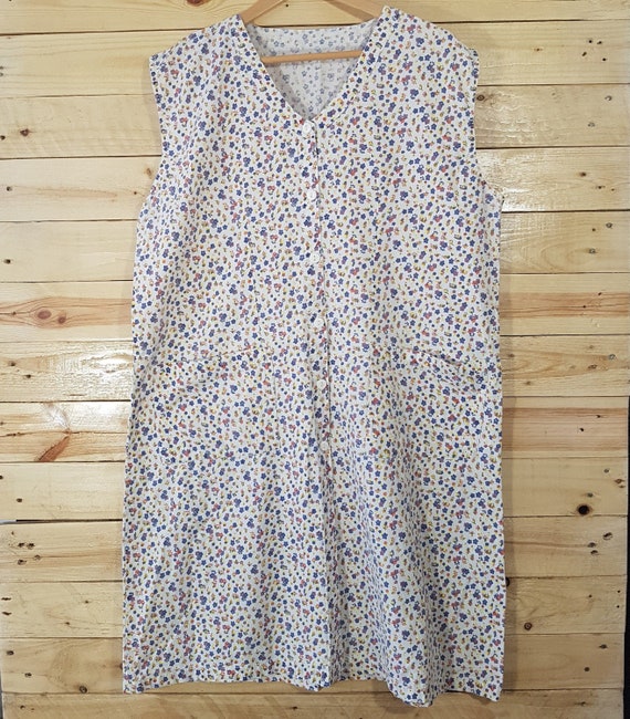 Vintage Womens 1960s White&Blue Ditsy Floral Print