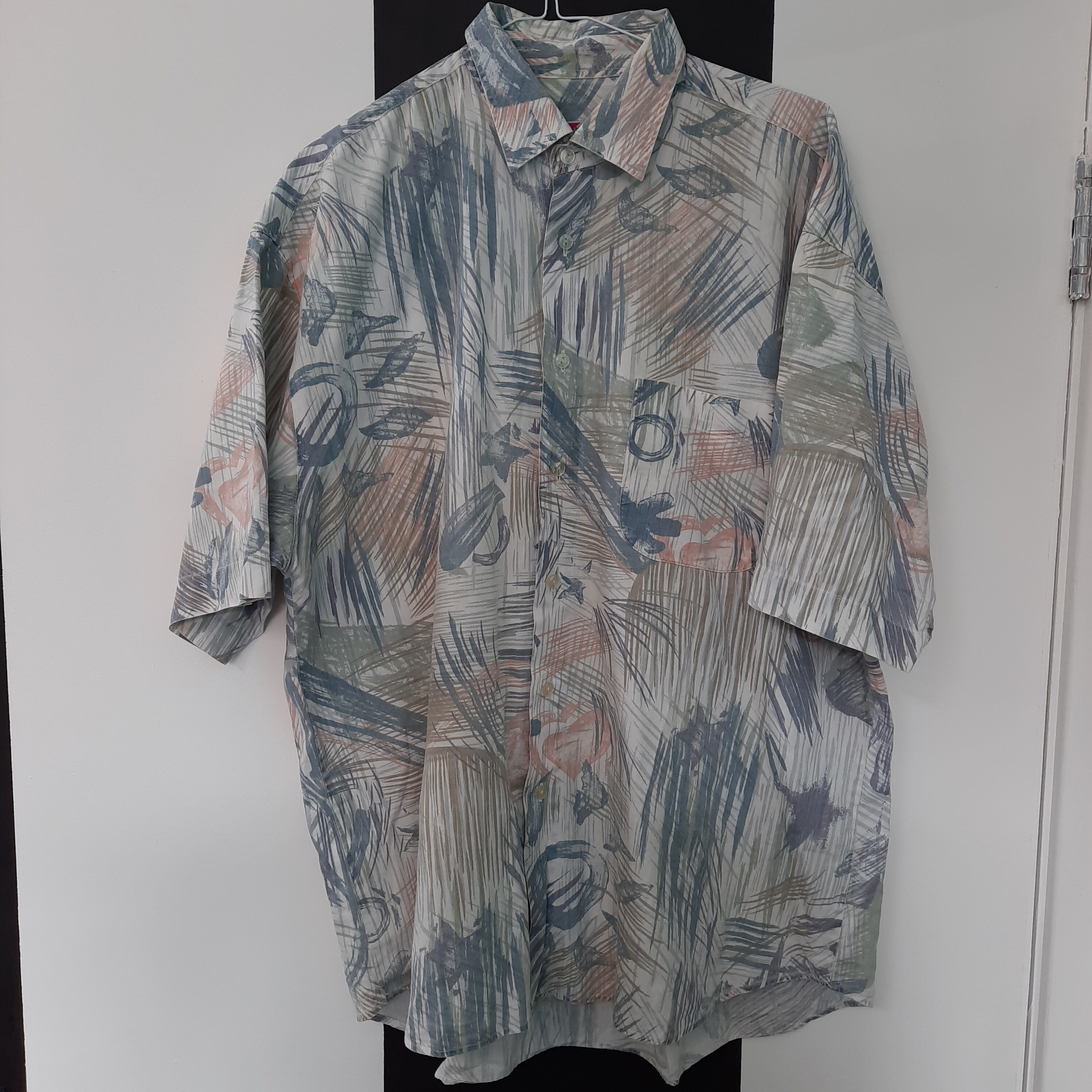 Image of Vintage Mens 1980S Blue&pink Funky Tropical Pattern Shirt - Xl Bold/Crazy Print/Hawaiian-Quality Menswear