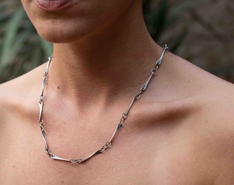 Collar de cadena de plata de ley oxidada: diseño de eslabones de hueso hechos a mano