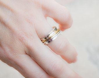 Messing en zilveren spinnerring: getextureerde tweekleurige meditatiering
