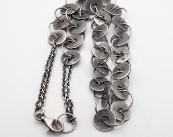 Collar de cadena de disco de plata de ley oxidada, joyería bohemia hecha a mano