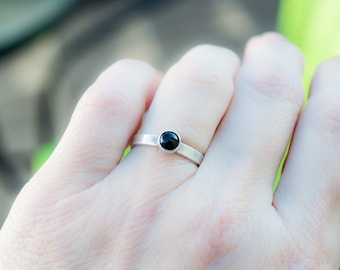 Schwarzer Onyx Sterlingsilber Ring Stapelring: Schmuck für jeden Tag