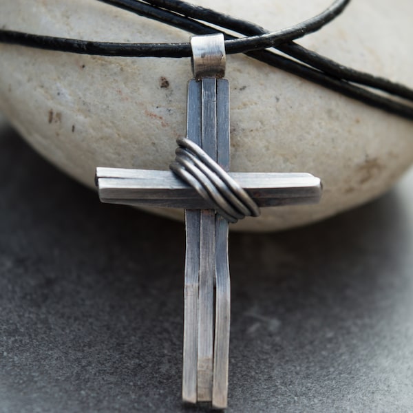 Collier croix pour hommes, croix en argent faite main, croix pour hommes unique, croix pour hommes rustique, pendentif croix pour hommes, bijoux religieux, croix pour hommes cool