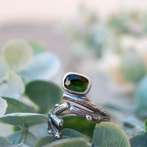 Toermalijnring - Tak zilveren ring - Toermalijn sieraden - Groene stenen ring - Groene ring - Groene toermalijn - Cadeau voor haar - Unieke ringen