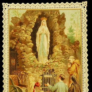 Notre-Dame de Lourdes, dentelle antique, couleur carte sainte, fauteuil roulant franciscain français