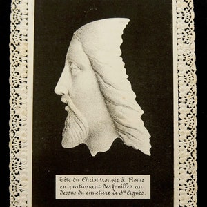 Carte sainte en dentelle antique, visage du Christ trouvé sous le cimetière Sainte-Agnès, France