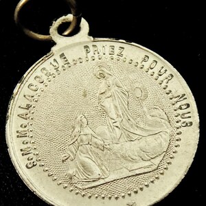 St Margaret Mary Alacoque Jesus Sacred Heart Vintage Medal Pendant French