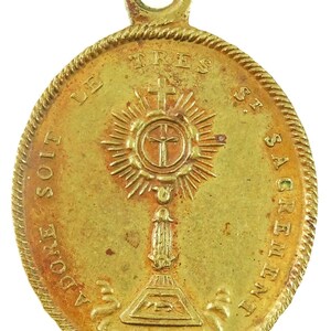 Eucharistic Adoration Monstrance Antique Medal French Sacred Heart Cherubs