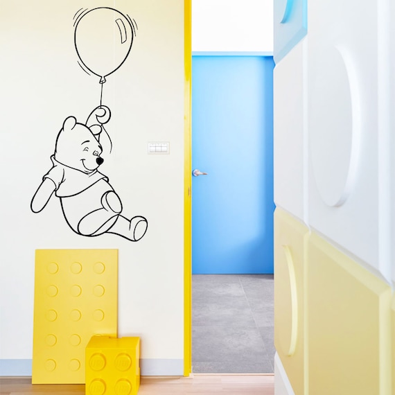 Winnie l'ourson avec ballon autocollant mural citation enfants