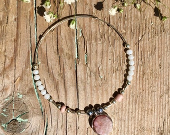 Delicate pink and white bracelete