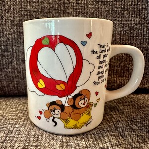 Vintage “Trust In The Lord” coffee mug 12oz, bear and hot air balloon coffee mug.