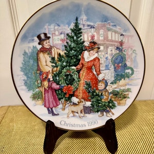 Vintage Avon Christmas plate 1990. Bringing Christmas Home 1990 plate. Collectors plate.