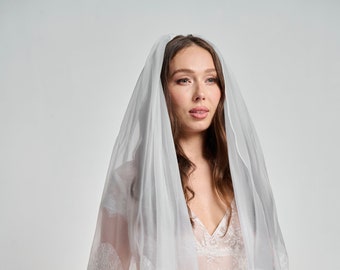 Bridal Floral Wedding Veil, Short Fingertip Length Veil w/ Metal Comb, Comfortable Fit Elegant Wedding Lace Veil, Single Layer Silk Organza