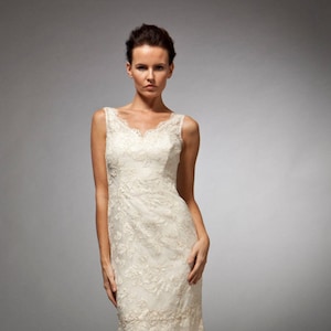 Sample Sale Wedding Dress, Designer Bridal Gown, French Lace Wedding Dress, Couture Classic Wedding Gown for Her, Wedding Gift for Fiance