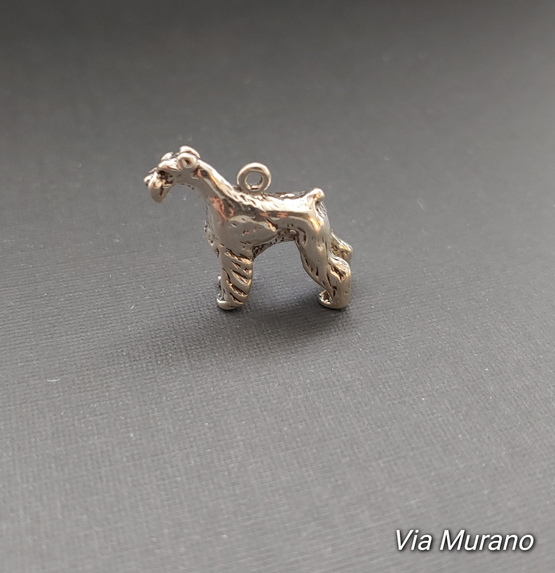 限定版スターリングシルバーのシュナウザー犬チャーム。サイズは18mm