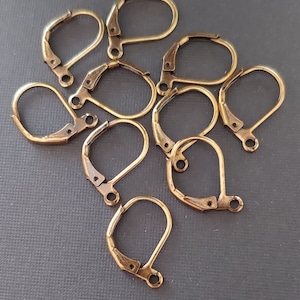 The Leverback Brass Earring Wire Ear Wire Leverback Earrings Antique Brass &quot;Brasseria&quot; 16x10mm (5 Pair)