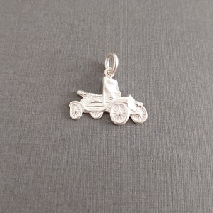 Limited edition sterling silver antique auto car charm measuring 22mmx15mm. Weight of charm is 2.08 grams.