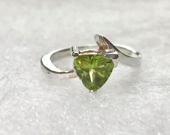 Sterling Silver Peridot Ring sz 6