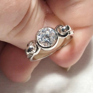 0.70 Cts Cubic Zirconia / Sterling Silver 925 Ring / Rhodium