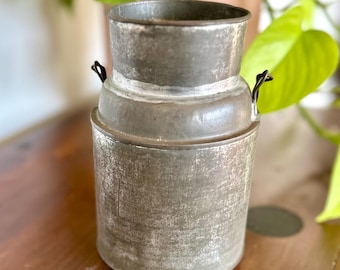 ヴィンテージアルミ製ミルク缶 - 素朴なファームハウス風インテリア
