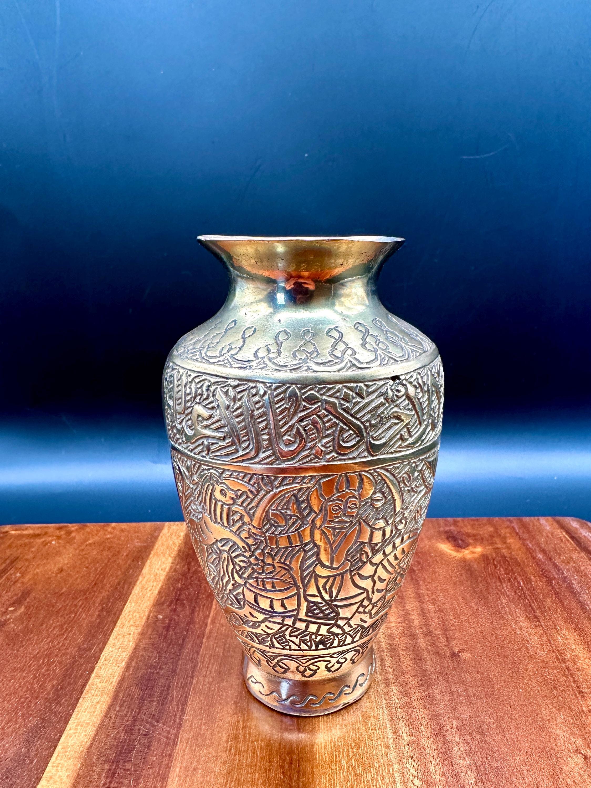 ヴィンテージ真鍮花瓶：19世紀中東の彫刻入り金属装飾 - Etsy 日本