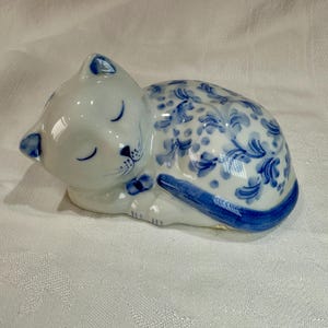 Vintage Blue & White Ceramic Sleeping Cat Figurine – Hand Painted Thailand