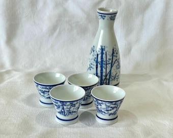 ヴィンテージ 有田焼 酒器セット - 青い花柄（ボトル1本、カップ2個