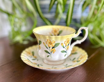 Vintage Royal Albert Yellow Primrose filiżanka i spodek: porcelana kostna, kształt Gainsborough