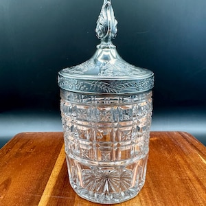 Vintage Federal Glass “Daisy and Cane” Pressed Glass Jar with Silver-Toned Lid – Mid-Century Candy Dish or Sugar Bowl