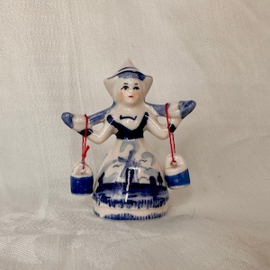 Vintage Delft Blue Dutch Girl Figurine – Porcelain Milkmaid with Buckets – Blue and White Netherlands Pottery – 8cm