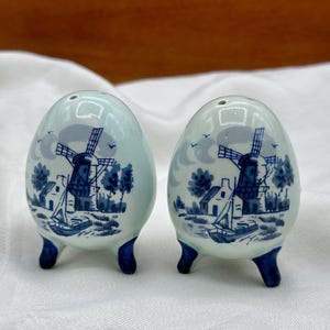 Vintage Delftware-Style Egg-Shaped Salt and Pepper Shakers – Blue & White Dutch Windmill Scene – Made in Japan – 3 inch Tall