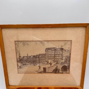 Vintage Etching Hamburg Nikolaifleet mit Holzbrücke – Hand-Pulled Architectural Print, Historic Cityscape, Framed Art, German Etching