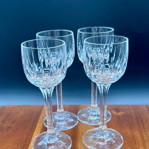 Zestaw 4 zabytkowych kryształowych kieliszków do sherry – klasyczne i eleganckie kieliszki