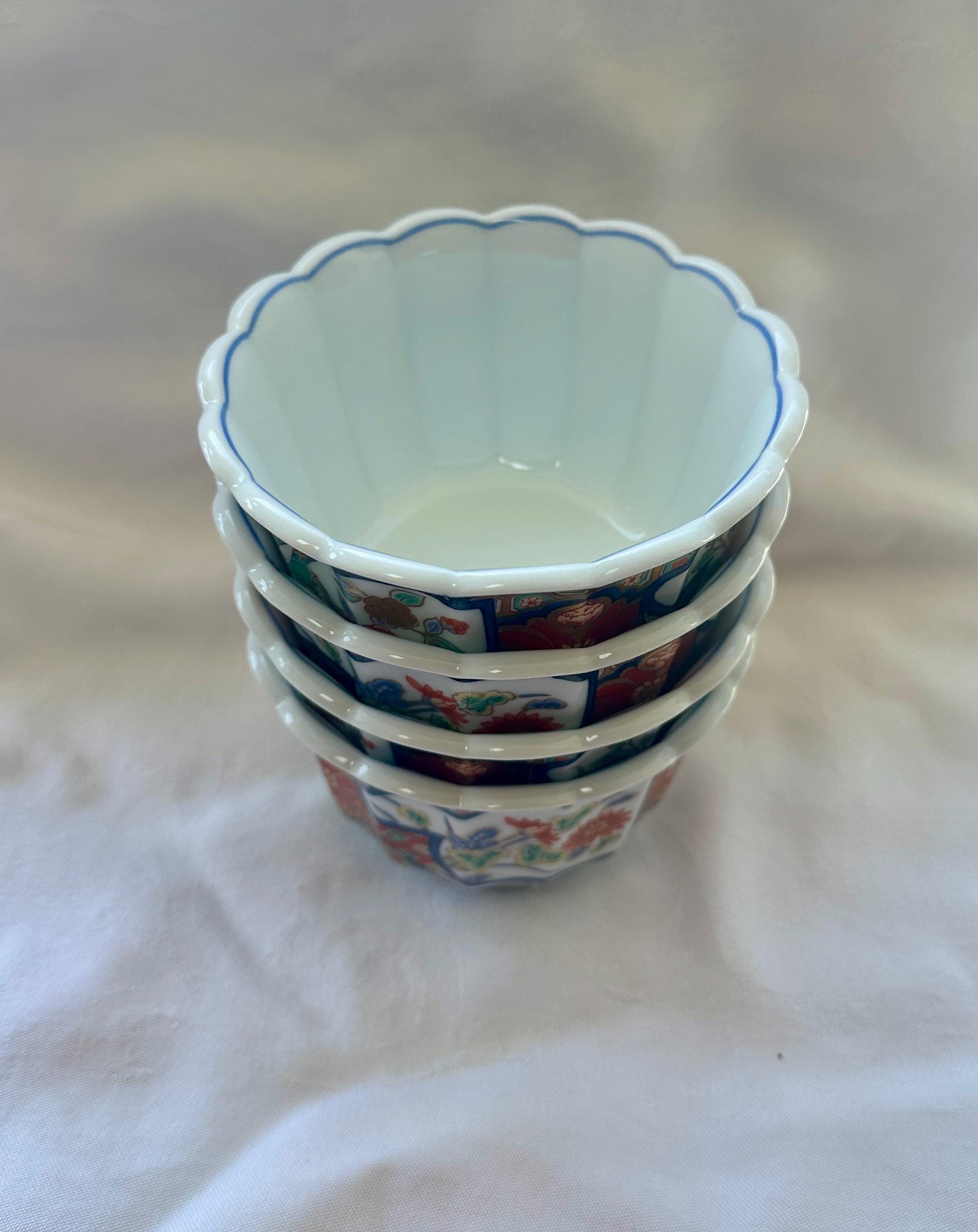 伊万里焼き青と白の花柄陶器ボウル4個セット ヴィンテージ有田焼ボウル（4個セット）：伊万里花柄磁器、花山窯