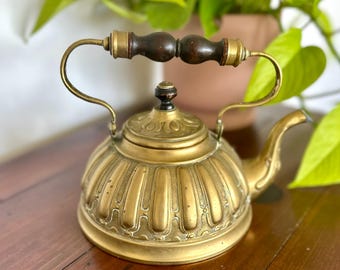 Antique Brass Tea Kettle 1 1/4 Quart Wood Handle Decor