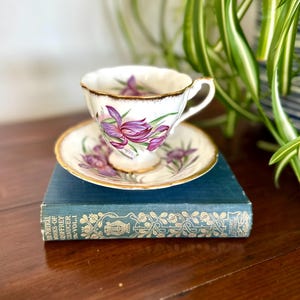 Paragon Iris Teacup & Saucer – Canadian Province Flowers – 1950s