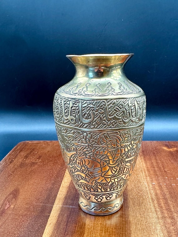 ヴィンテージ真鍮花瓶：19世紀中東の彫刻入り金属装飾 - Etsy 日本