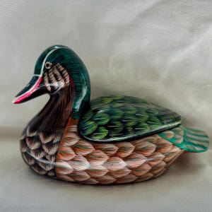 Vintage Asian Lacquer Trinket Box: Hand-Painted Duck with Glass Eyes