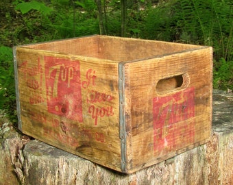 Great Wood 7 UP Crate, Bright Green, Graphic on 4 Sides, Excellent